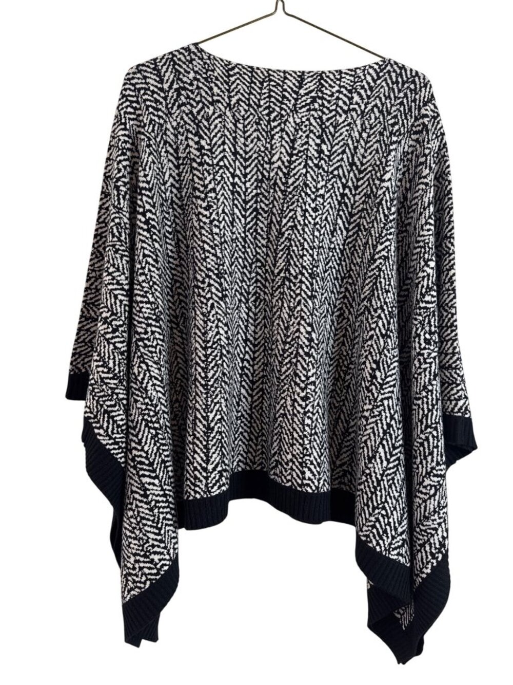 Lululemon Divinity Poncho Black White One Size Cozy Warm Layer Spring Winter Fal